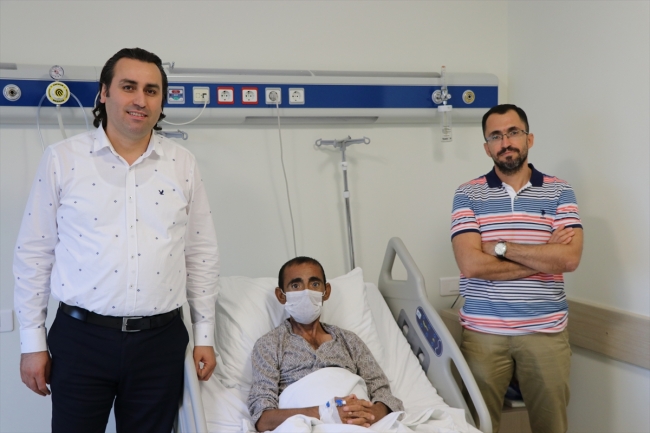 Vücudunda beş böbrekle yaşıyor